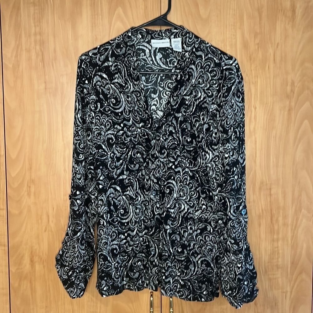 Jaclyn Smith Medium 2 price set. Jacket and tank top included.